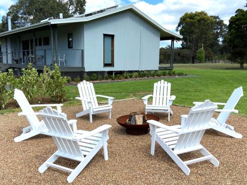 Lovedale House | Hannah's Place in the heart of Lovedale, Hunter Valley wine country, Free bottle of wine with each booking