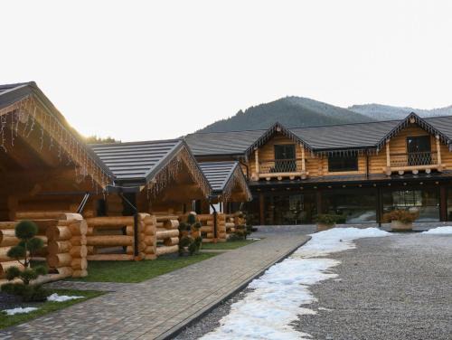 Carlibaba House | Hanul și Păstrăvăria Țibău