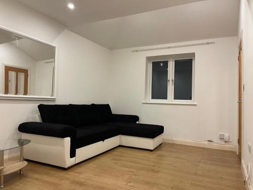Hobbayne House | Hanwell serviced Accommodation