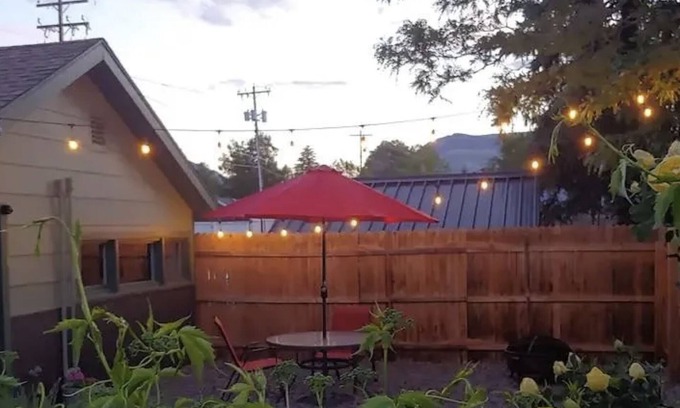 Cody House | Happy Bison Bungalow - located in Downtown Cody!