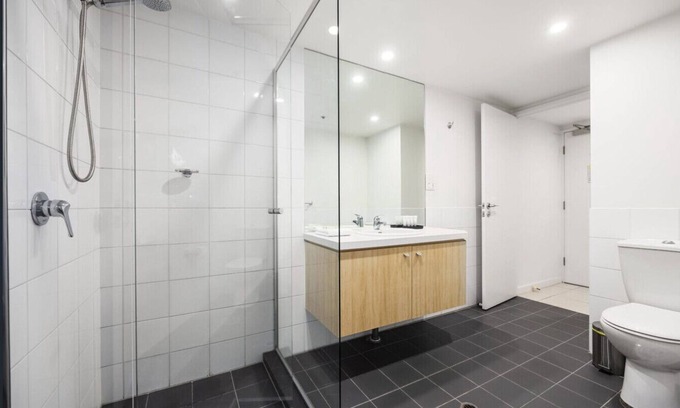 Adelaide Central Business District Apartment | Happy BNB deluxe suit in adelaide CBD