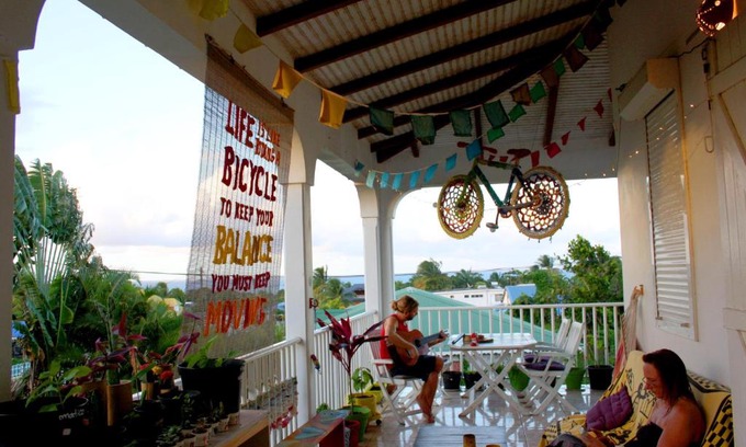 Sainte-Rose House | Happy hippies House