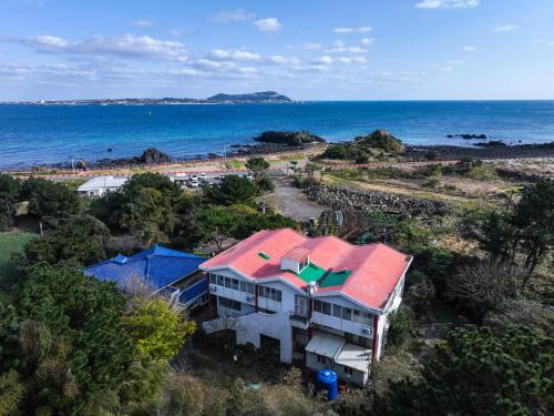 Jongdal-ri House | Happy Hue Pension