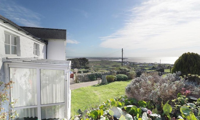 Llanfair House | Happy Landing