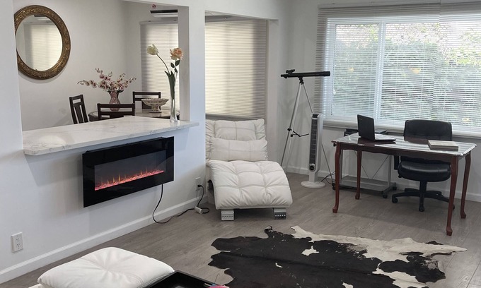 West Los Angeles House | Happy time