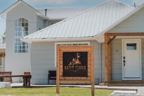 Tropic Bed & Breakfast | Happy Trails BnB