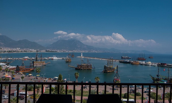 Alanya House | Harbor, Mountain and City view, in the heart of City Center