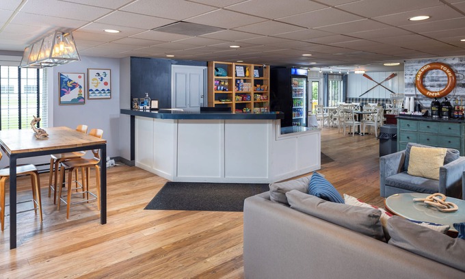 Manitowoc Hotel | Harbor Town Inn