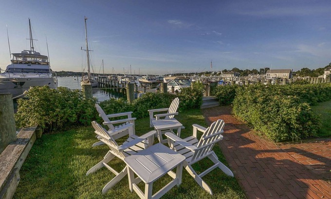 Edgartown Apartment | Harbor View Suite at Harborside Inn in Edgartown