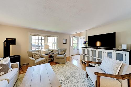 Falmouth House | Harborside Retreat