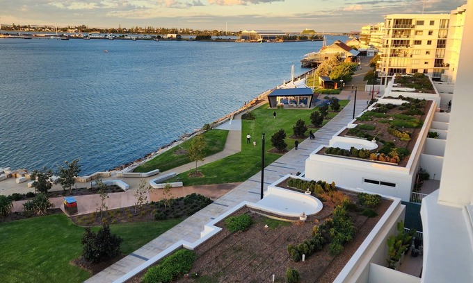 Newcastle Apartment | Harbour Haven - Honeysuckle Newcastle