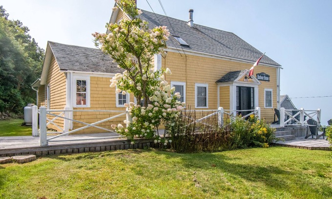 Hall's Harbour House | Harbour House - Halls Harbour Waterfront Getaway