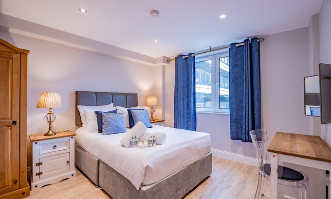 Galway City Centre Apartment | Harbour View Suites - Unit B - 3Bed/2Bath - 6 Sleeper