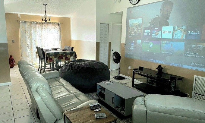 Miami Gardens House | Hard Rock Escape – Luxe Stay w/Theater,Grand Patio,1.5mi to Stadium, City Nexus