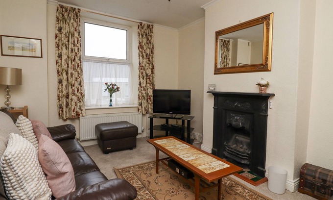 South Charlton Cottage | HARDYS HOUSE, pet friendly, with a garden in Alnwick