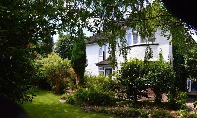 Bournemouth House | Harewood Haven: 1930s 8 Bed Luxury House