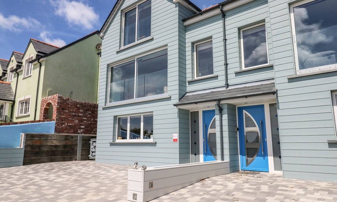 Solva Cottage | HARMON VALE, pet friendly, country holiday cottage in Solva