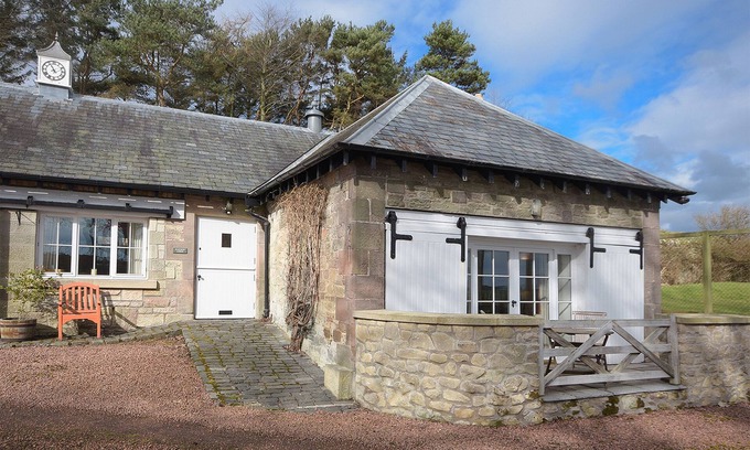 Seahouses Cottage | HARNESS LODGE, pet friendly, character holiday cottage in Seahouses