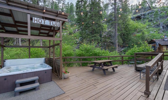 Hill City Hotel | Harney Camp Cabins