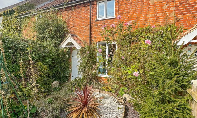Syderstone Cottage | Harpers Cottage - sleeps 4 guests in 2 bedrooms