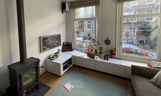 Overtoomse Sluis Apartment | Harry & Gompie's place, your ideal family home! Two lovely cats included!