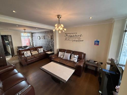 Watford House | Harry Potter Themed Shared Accommodation - Self Check-In