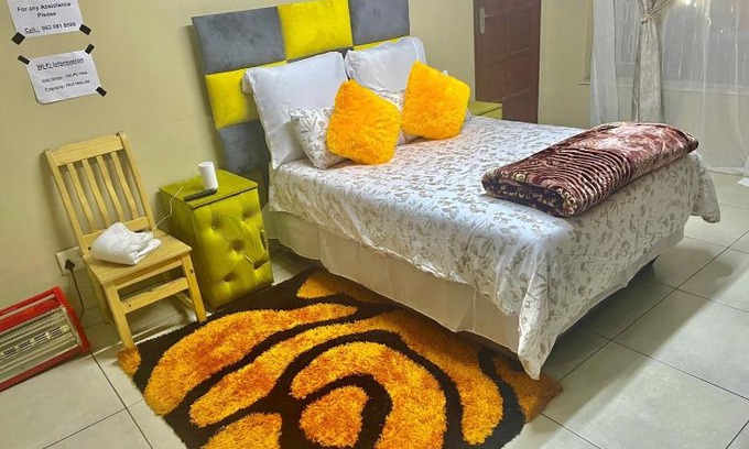 Edenvale House | Harry's Guest House moon