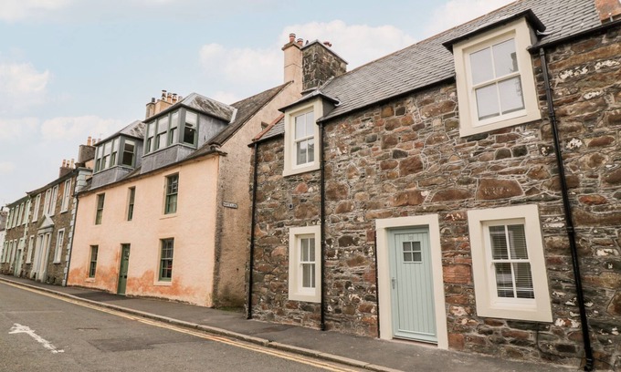 Kirkcudbright Cottage | HARTS COTTAGE, family friendly, with open fire in Kirkcudbright