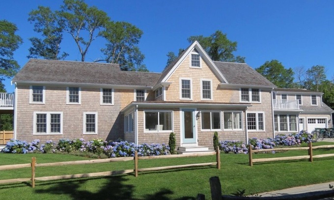 Barnstable House | Harvey House: 066-Ba Stunning Renovated Home Steps to Barnstable Harbor