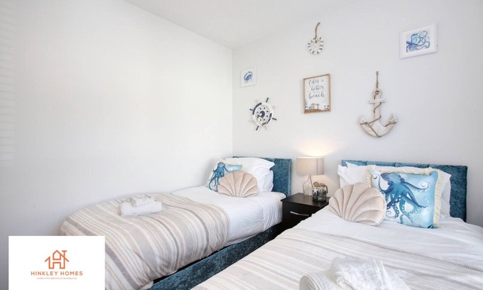 Hayle House | Harvey's Yard Luxury Home-St Ives Beach- free Parking sleeps 6
