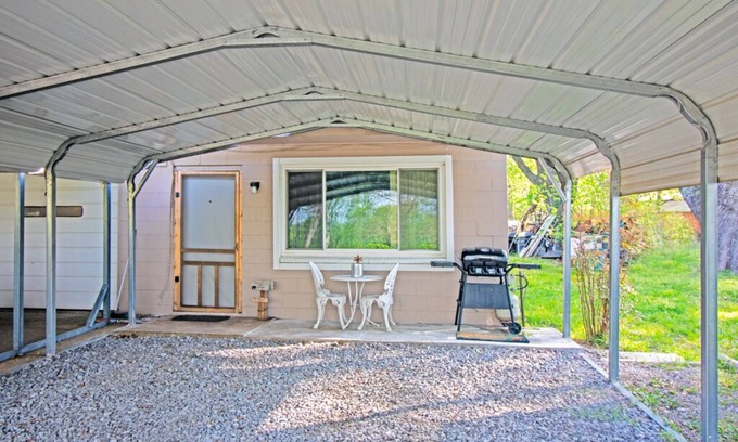 Wagoner Apartment | Harvey’s House - Peaceful Fort Gibson lake area studio w/carport on 3 acres