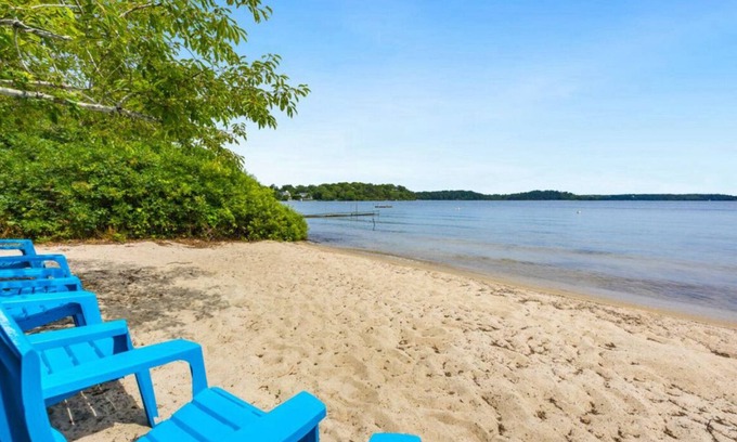 Harwich House | Harwich 4BR & 2BA Fall Getaway—Private Sandy Beach & Bike Path Access