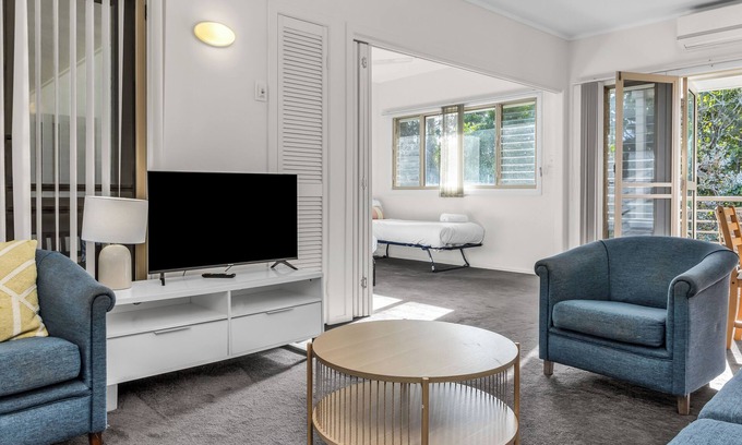 Hastings Point Apartment | Hastings Cove - 2 Bedroom Upstairs Garden Apartment!