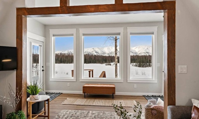 Tanaina Apartment | Hatcher Pass Lakeside Hideaway with Hot Tub!