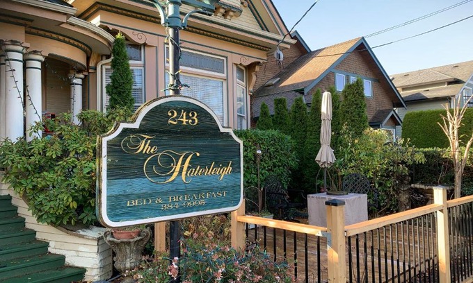 James Bay Bed & Breakfast | Haterleigh Heritage Inn