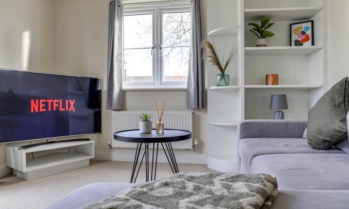 Hatfield Apartment | Hatfield Uni | Free Parking | Business, Families