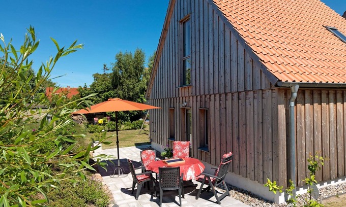 Oertzenhof House | Haus Achtern Kickelbarch - Newly renovated holiday home in an old building, loca