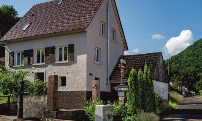 Nothweiler Apartment | Haus Am Brunnen - vacation home, shower and bath, WC, 3 bedrooms