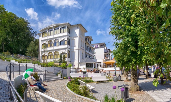 Sellin Apartment | Haus am Meer, winter garden app. 5, close to the beach - app. with 1 bedroom and 3rd/4th bed.