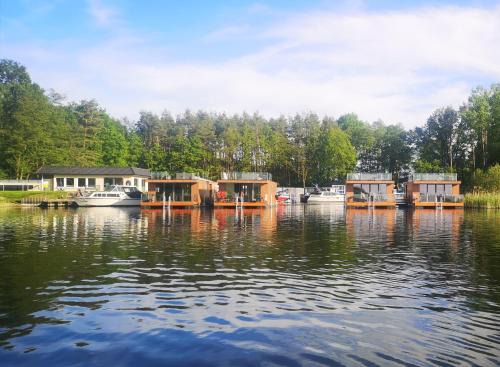 Stechow-Ferchesar House | Haus auf dem See Elise, Matheo, Mads, und Jarle