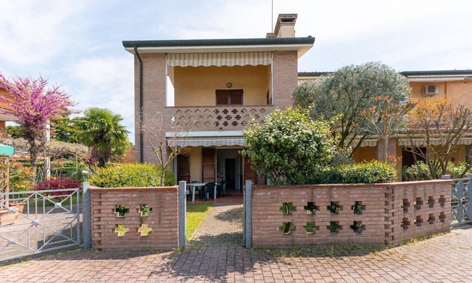 Lido degli Estensi Villa | HAUSE MILLENIUM GROUND FLOOR WITH PRIVATE GARDEN AND COVERED PARKING SPACE