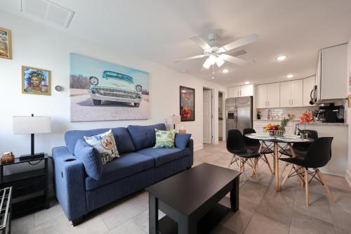 McGregor Apartment | Havana Nights King Bed Sofabed Patio Wi-fi