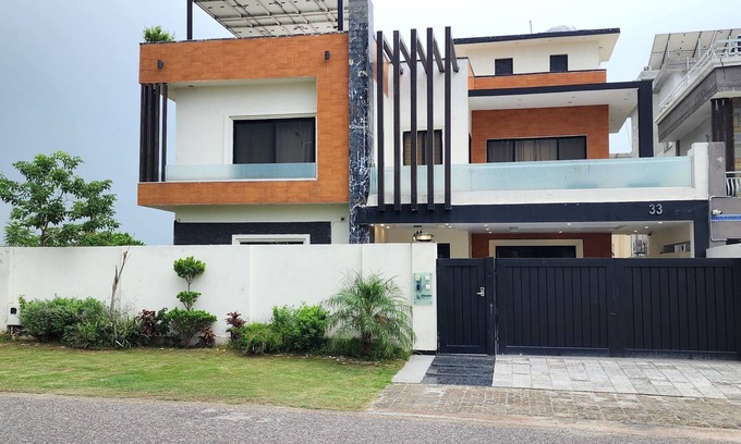 Islamabad House | Haven Lodge, 7BR stylish holiday home with hot tub & mountain view