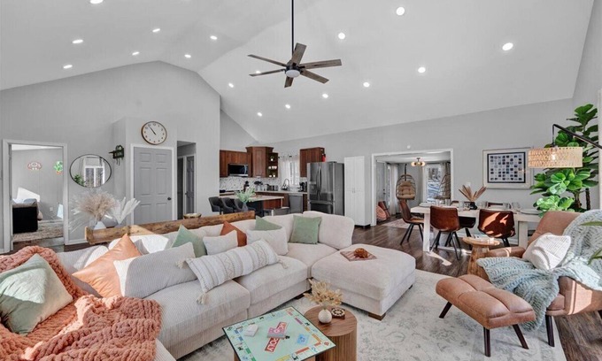 Tobyhanna House | Haven Lux Ranch HotTub KingBeds DogFriendly FirePit BBQ GameRoom