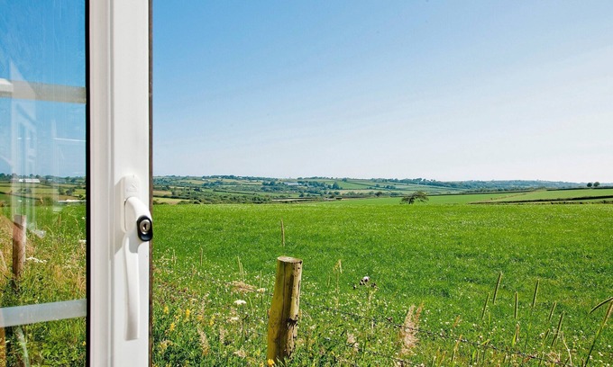 Woolfardisworthy Apartment | Hawfinch Apartment - UK49304