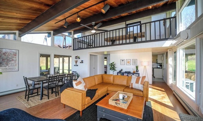 Free Union Cabin | Hawks Nest · Mountain Top Cabin w/Amazing Views, Coffee, Games