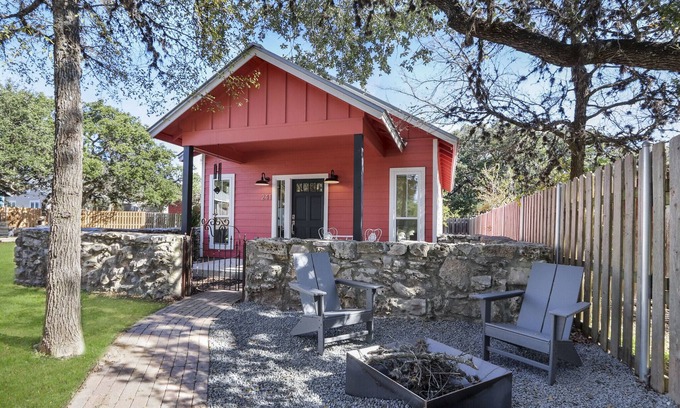Dripping Springs House | Haydon Cottage I Romantic, Dripping Springs