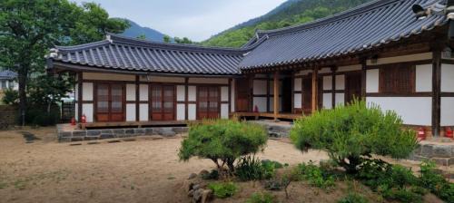 Haean-dong House | Healing hanok in Otgol village