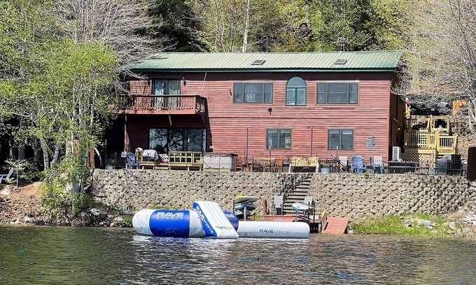 Orland House | Heart Lodge Lakefront, great fishing and swimming with kayaks and paddle Bds!