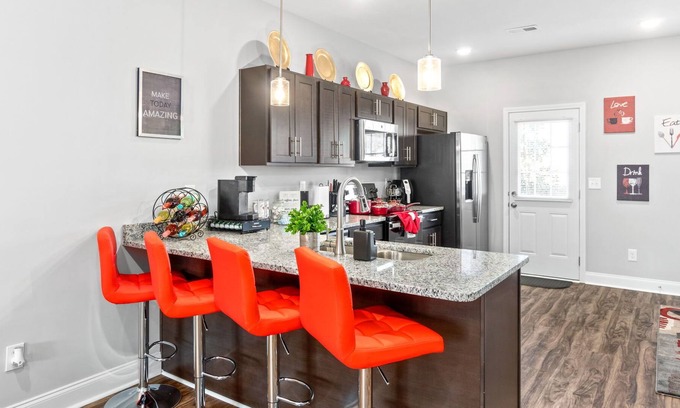 Clarksville House | Heart of Cupid Townhome